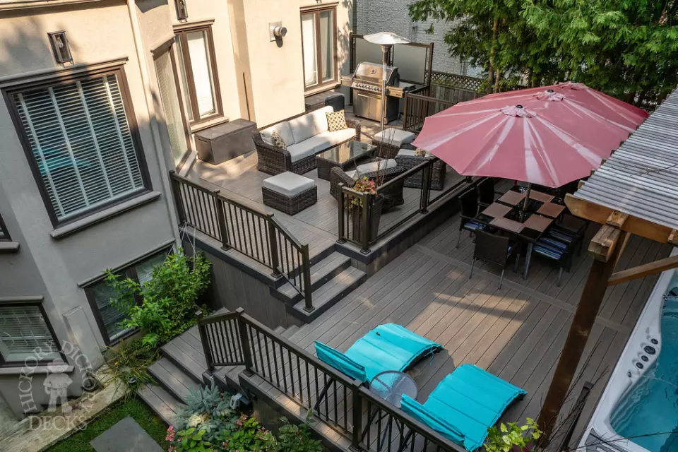 Clubhouse hot tub deck with pergola in North York