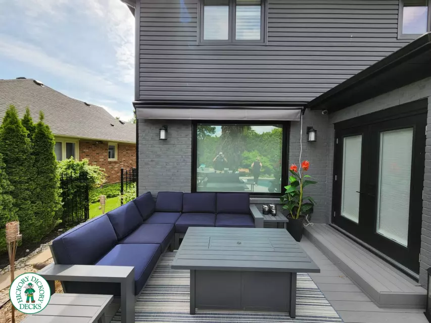 Large grey fiberon deck with a Rolltec awning