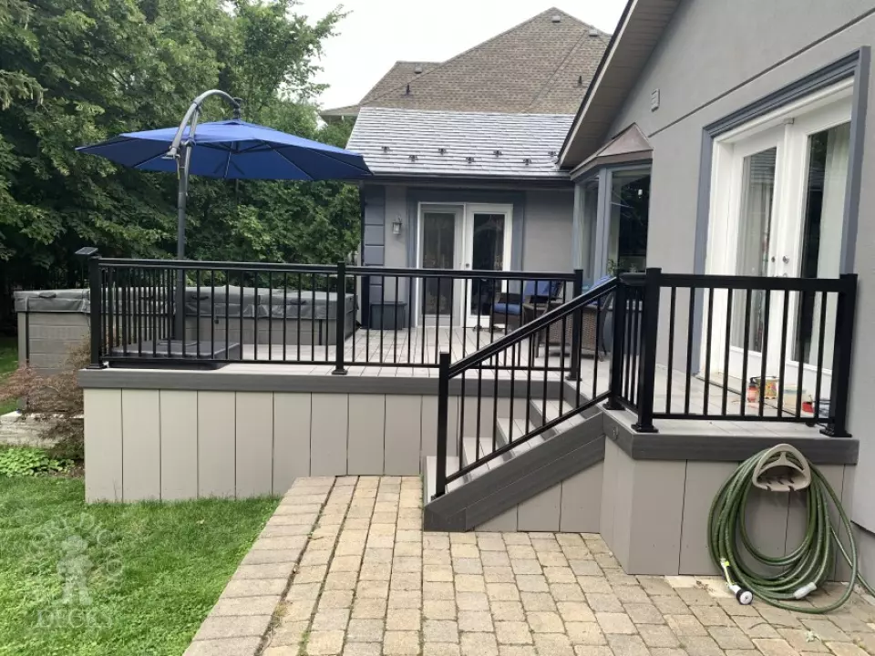 Clubhouse hot tub deck in Mississauga with aluminum railing