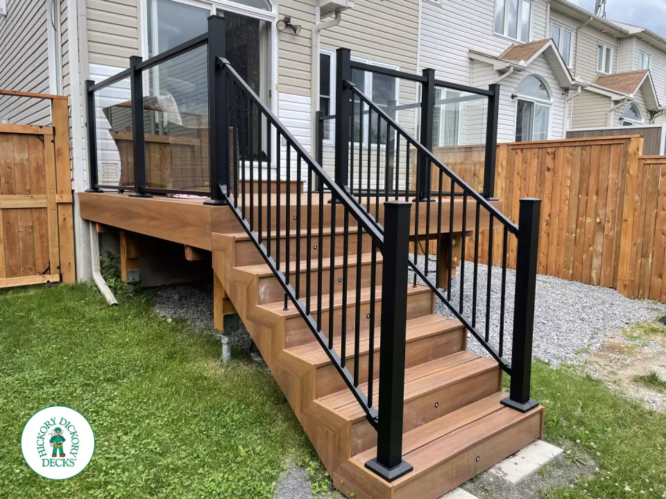 Small Armadillo Deck in Kanata with Glass Rail