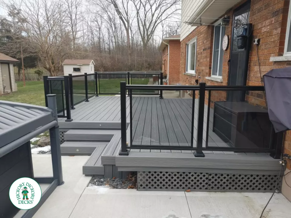 Fiberon low deck with glass railings in Welland