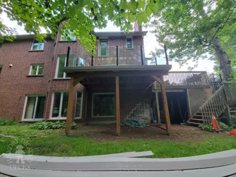 Frameless Glass High Deck Clubhouse