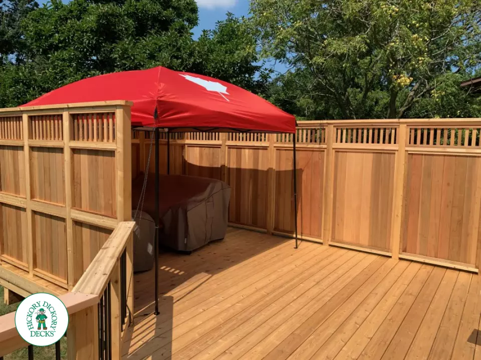Cedar deck with privacy in Niagara
