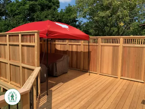 Cedar deck with privacy in Niagara