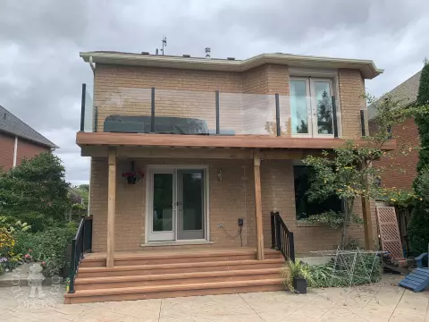 Zuri deck with glass railings in Oakville