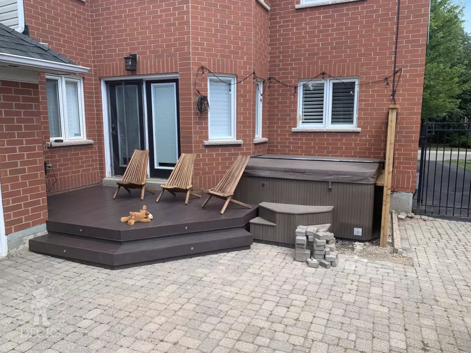 Small Clubhouse Deck in Oakville Small Clubhouse Deck in Oakville