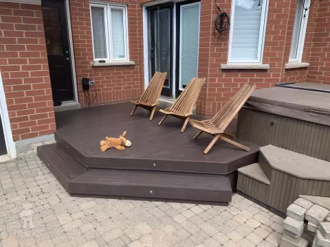 Small Clubhouse Deck in Oakville Small Clubhouse Deck in Oakville