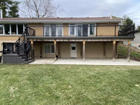 TruNorth custom deck with stairs and aluminum railings in London Ontario