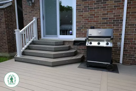 Clubhouse low deck with shelter in Ancaster