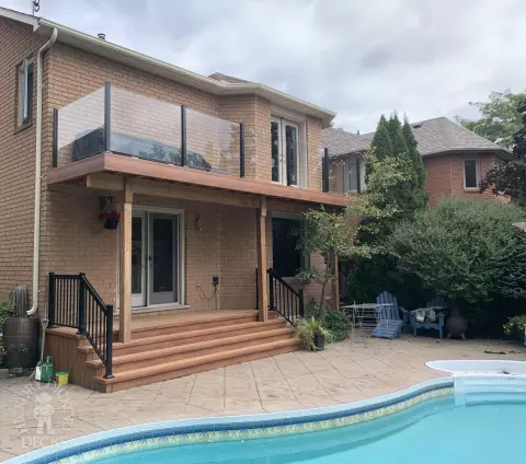 Zuri deck with glass railings in Oakville