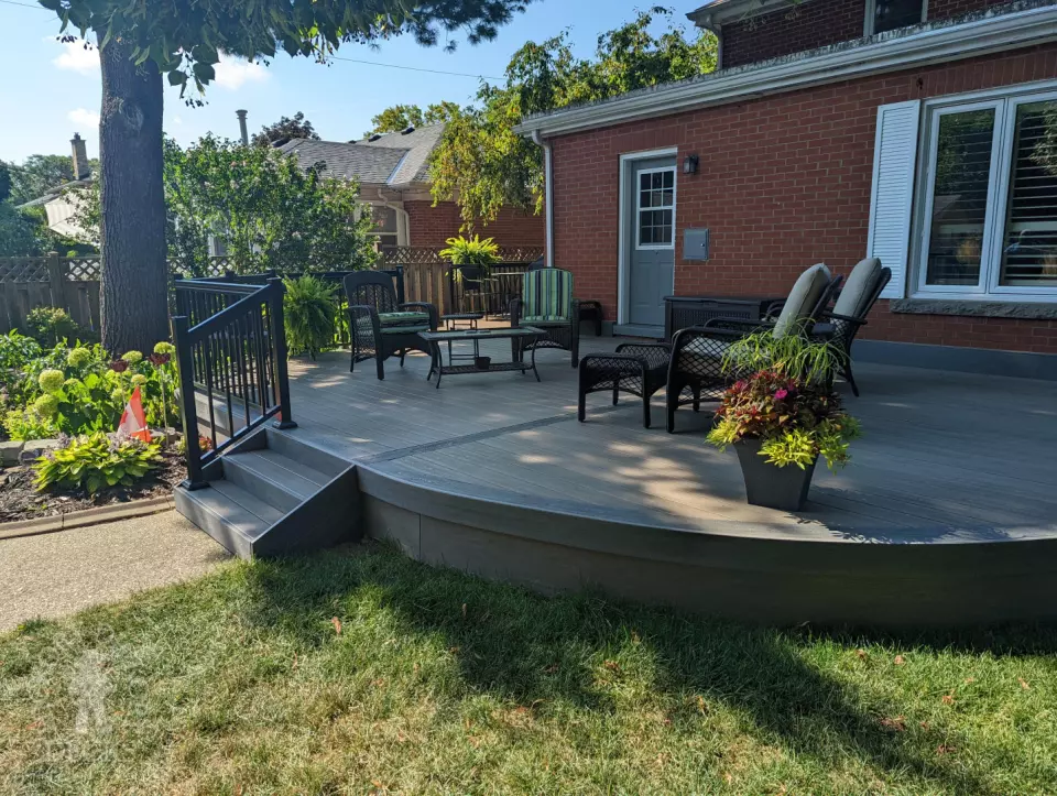 Rounded composite deck built in Clubhouse brown.