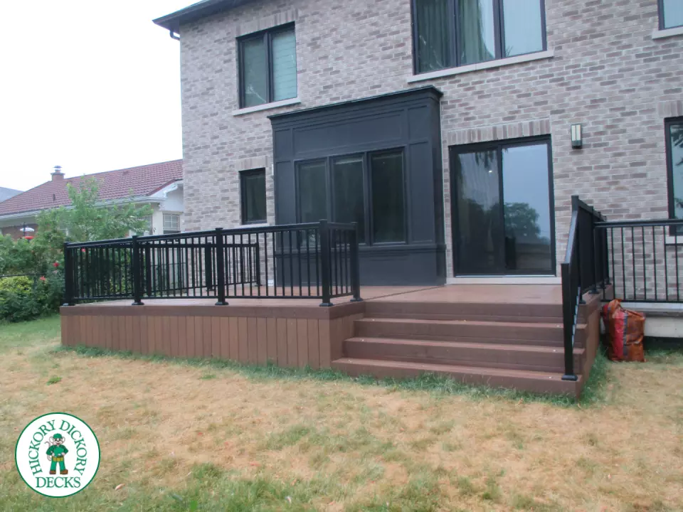 Low brown composite deck with black aluminum railing