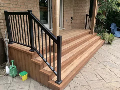 Zuri deck with glass railings in Oakville