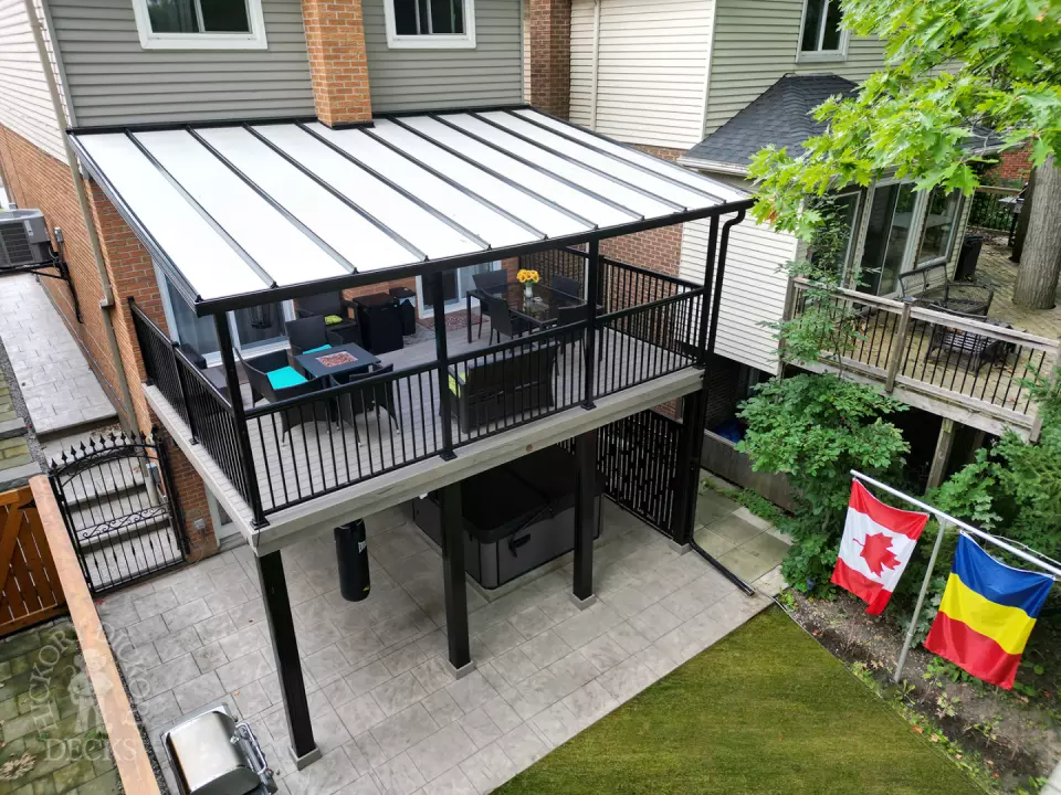 high trunorth deck with roof