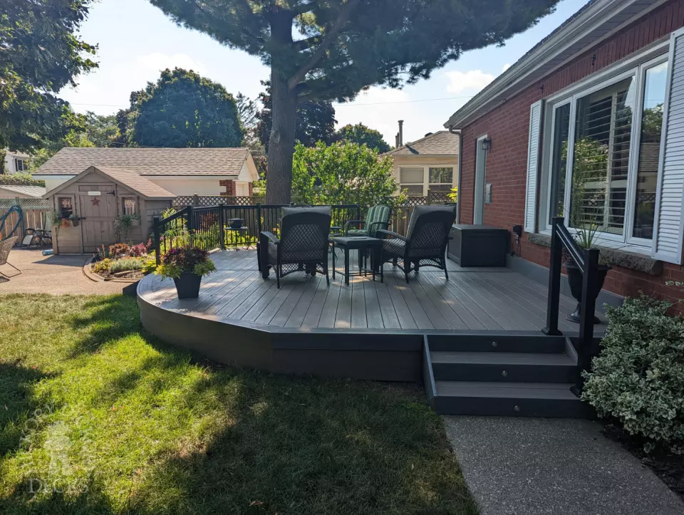 Rounded composite deck built in Clubhouse brown.