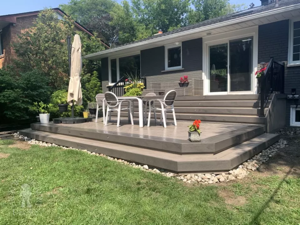 TruNorth custom deck in Mississauga