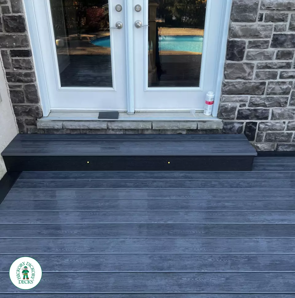 Clubhouse Hot Tub Deck with Privacy Screens in Ottawa Clubhouse Hot Tub Deck with Privacy Screens in Ottawa
