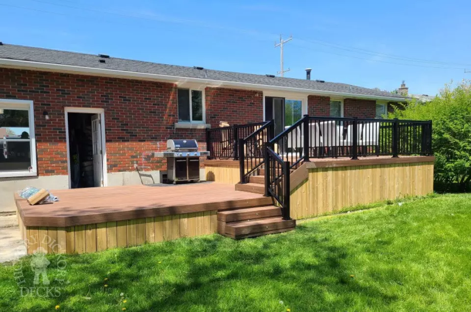 Fiberon deck with aluminum rails and lights in Niagara Fiberon deck with aluminum rails and lights in Niagara