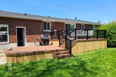 Fiberon deck with aluminum rails and lights in Niagara Fiberon deck with aluminum rails and lights in Niagara