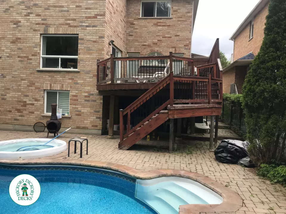 Richmond Hill Raised deck Glass rail