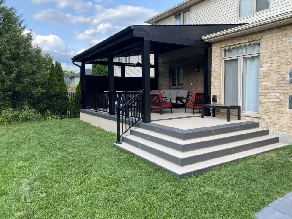 Cambridge deck with shed roof
