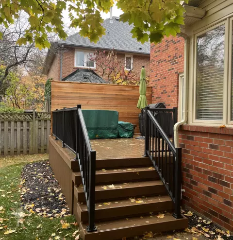 Timbertech deck with privacy screens and aluminum railings