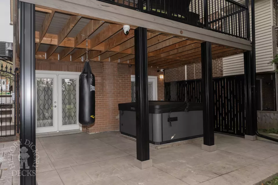 high trunorth deck with roof