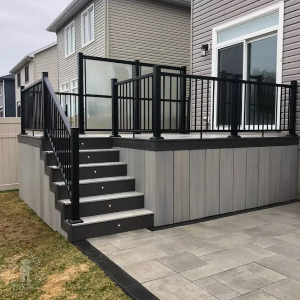 Fiberon Deck in Ottawa with privacy Fiberon Deck in Ottawa with privacy