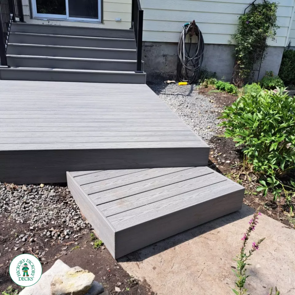 Fiberon deck in Kanata