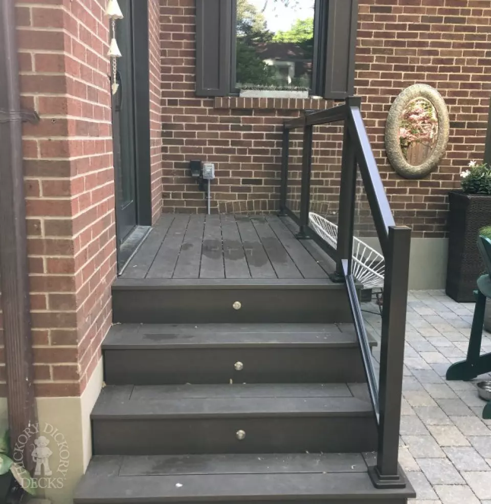 Clubhouse porch with glass rail in Etobicoke Clubhouse porch with glass rail in Etobicoke