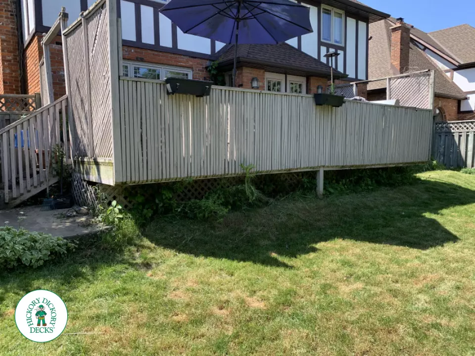 Fiberon deck with aluminum railings in Stoney Creek