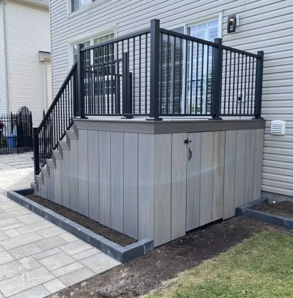 Small Fiberon Custom Deck in Ottawa with stairs
