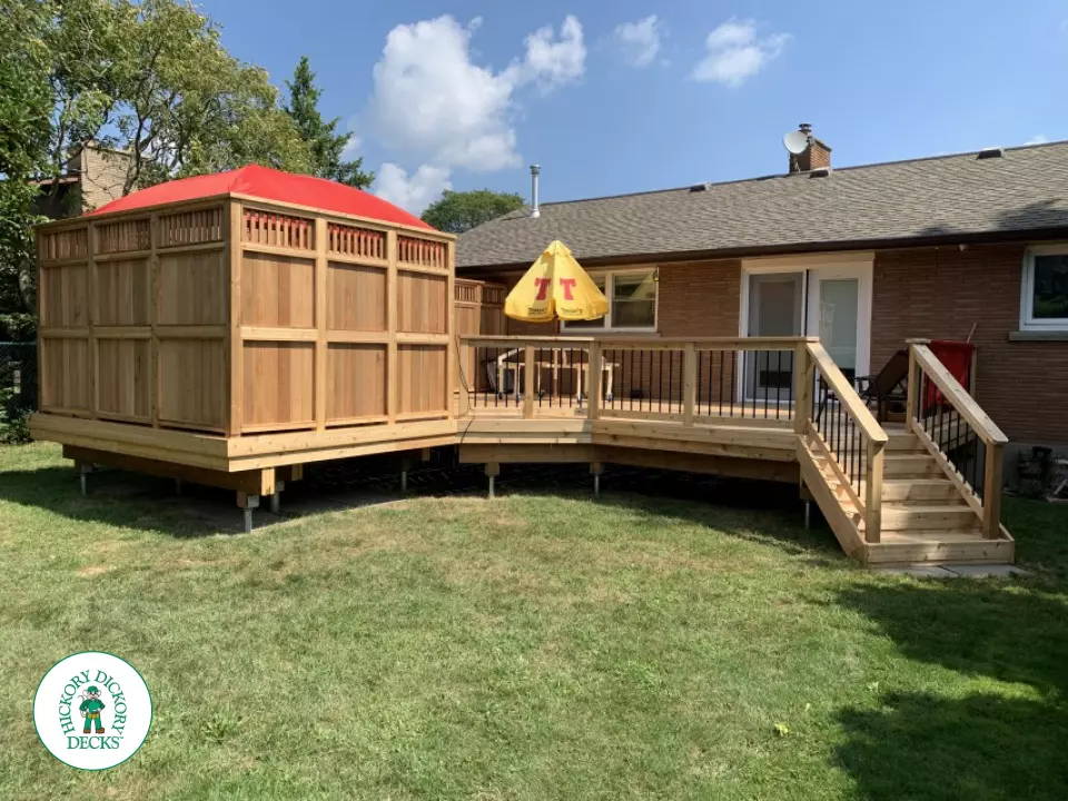 Cedar deck with privacy in Niagara