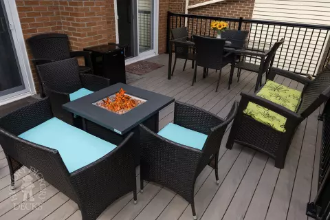 high trunorth deck with roof