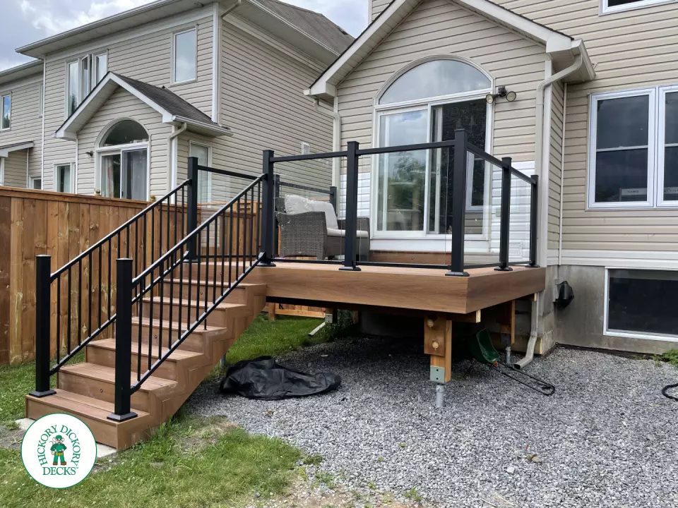 Small Armadillo Deck in Kanata with Glass Rail