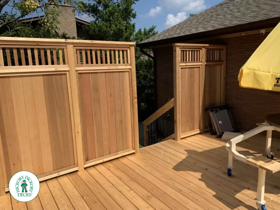 Cedar deck with privacy in Niagara