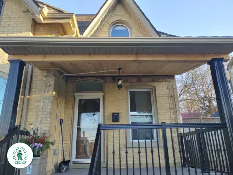 Clubhouse Front Porch in Cambridge Ontario