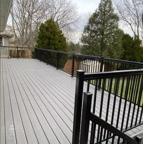 TruNorth custom deck with stairs and aluminum railings in London Ontario