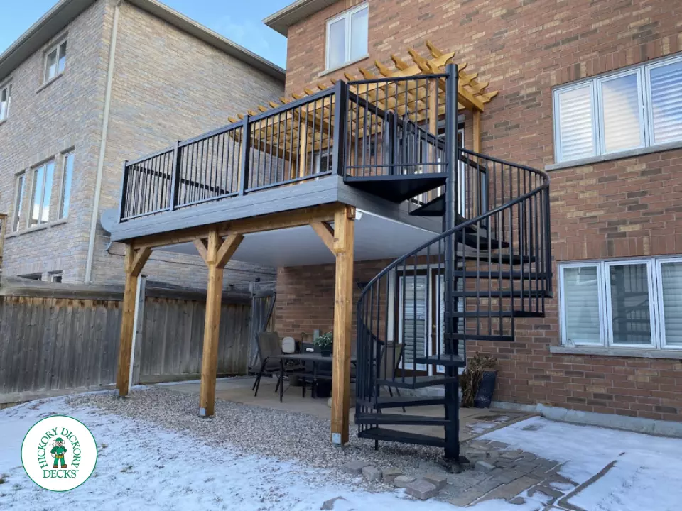 Fiberon high deck with spiral stairs and aluminum railings in Newmarket