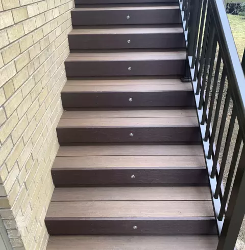 Fiberon deck with glass rail and stairs in Mississauga
