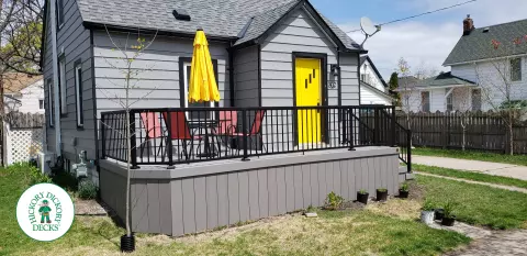 Small grey composite deck with black aluminum railing
