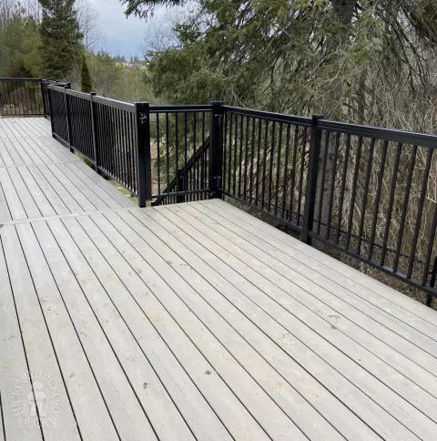 TruNorth Deck with Aluminum Railing and Stairs in London TruNorth Deck with Aluminum Railing and Stairs in London