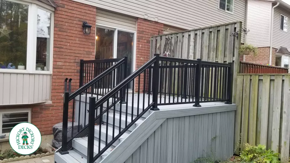 Trex Deck with Aluminum Railing in Hamilton Mountain