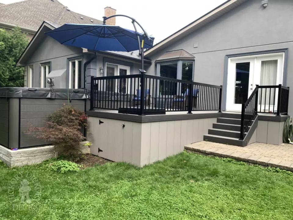 Clubhouse hot tub deck in Mississauga with aluminum railing