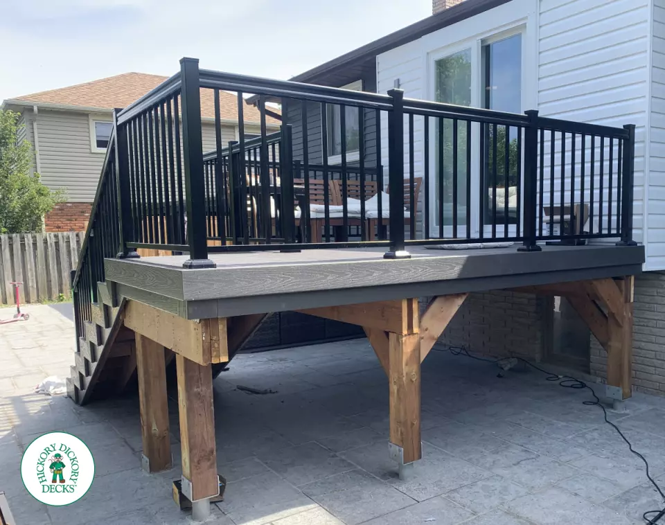 Nextwood Deck with Aluminum Rail in Grimsby Ontario