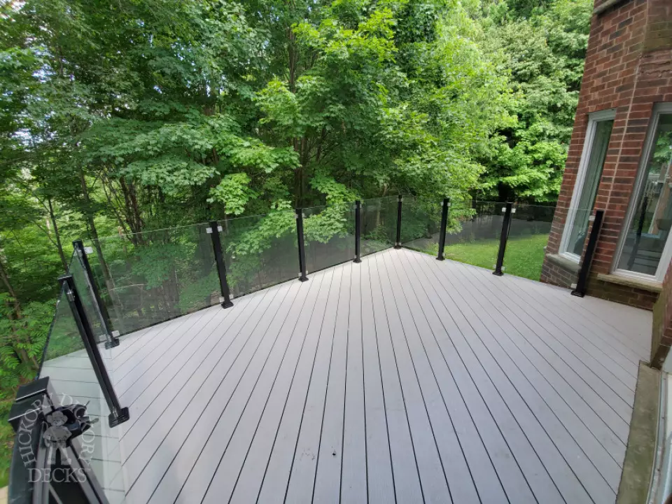 Frameless Glass High Deck Clubhouse Frameless Glass High Deck Clubhouse