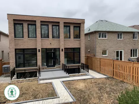 Fiberon deck with aluminum railings in Mississauga