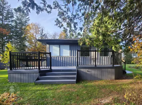 TruNorth deck with aluminum railing and lights in Brampton