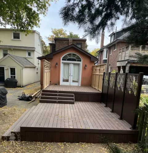 Armadillo deck with privacy screens and lights in Toronto