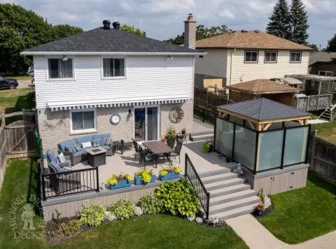 Fiberon deck in Cambridge with Pergola and privacy Screens Fiberon deck in Cambridge with Pergola and privacy Screens